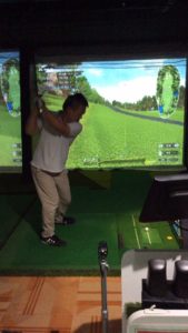 第二回阿波座スポーツゴルフ倶楽部シミュレーションゴルフコンペの様子